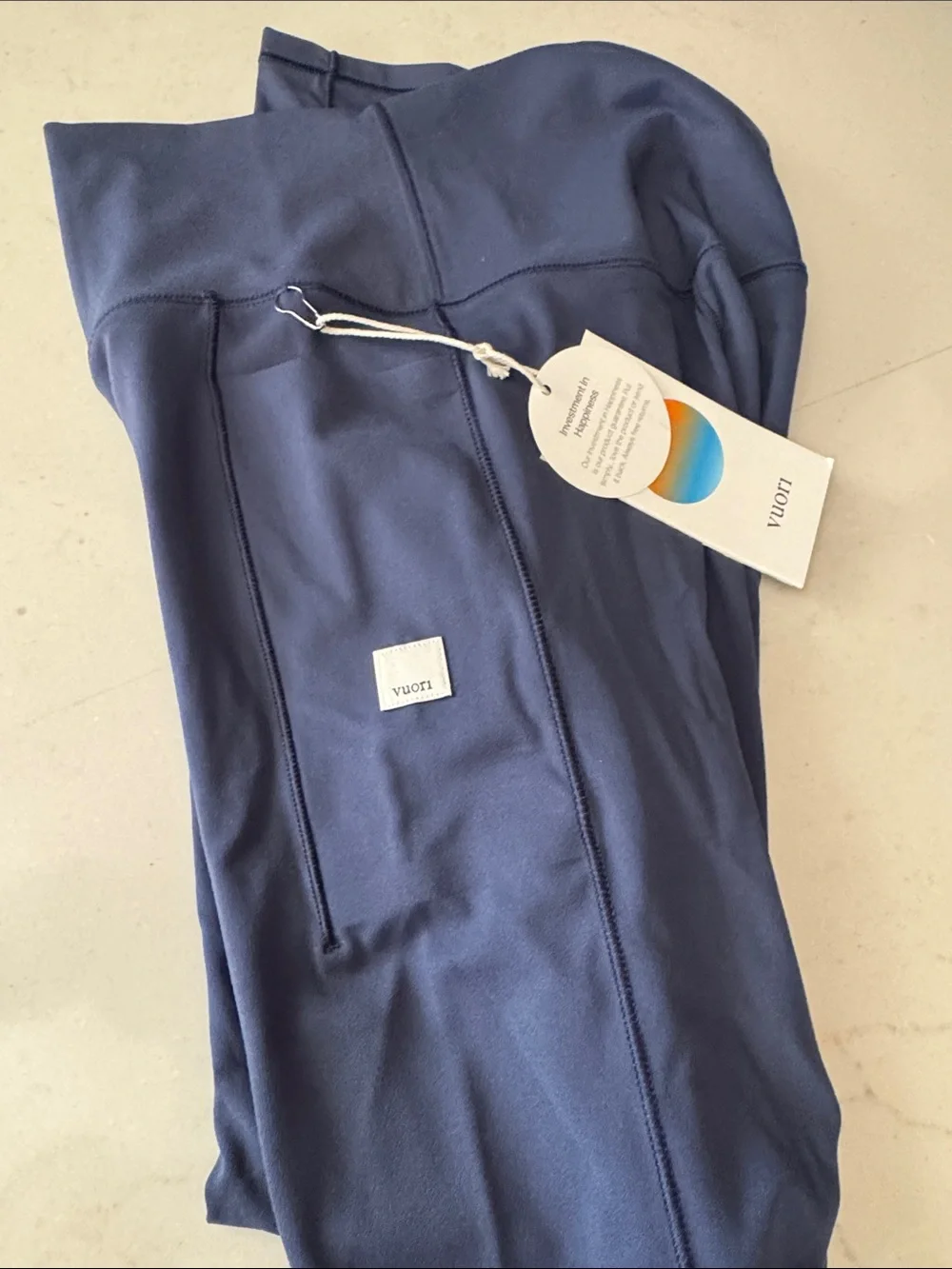 Vuori Performance Leggings in Navy Blue